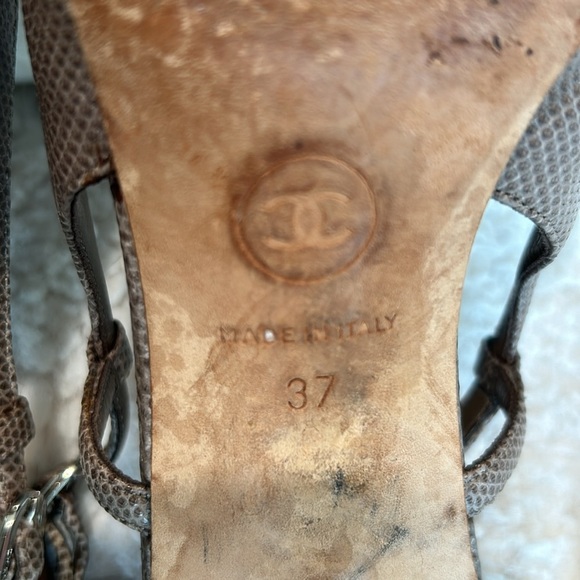 ⭐️⭐️Forever Classic CHANEL
2011 Interlocking CC Logo Slingback Pumps
Siz… - Picture 13 of 17